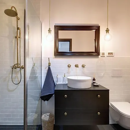 Splendeur - Modern With Private Parking Apartment *