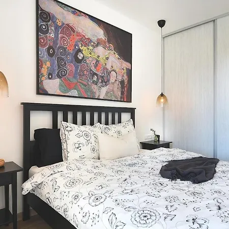 Splendeur - Modern With Private Parking