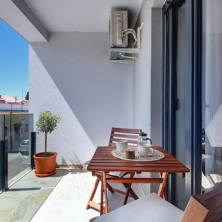 Splendeur - Modern With Private Parking Apartment *