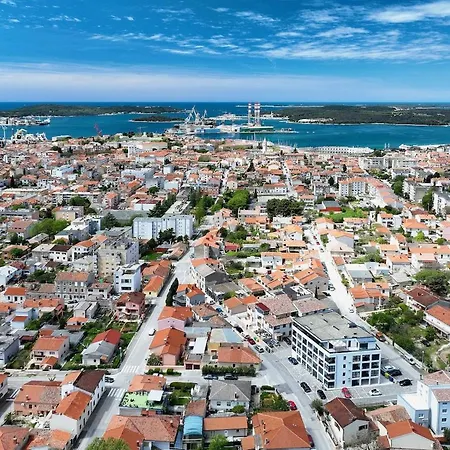 Splendeur - Modern With Private Parking Apartment Pula