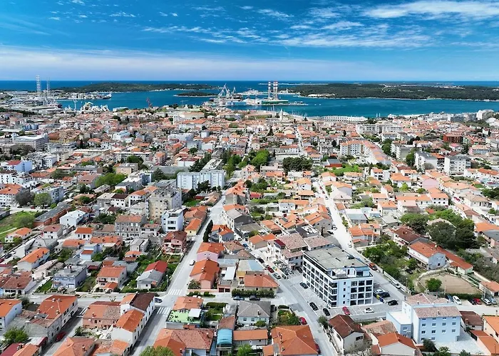 Splendeur - Modern With Private Parking Apartamento Pula