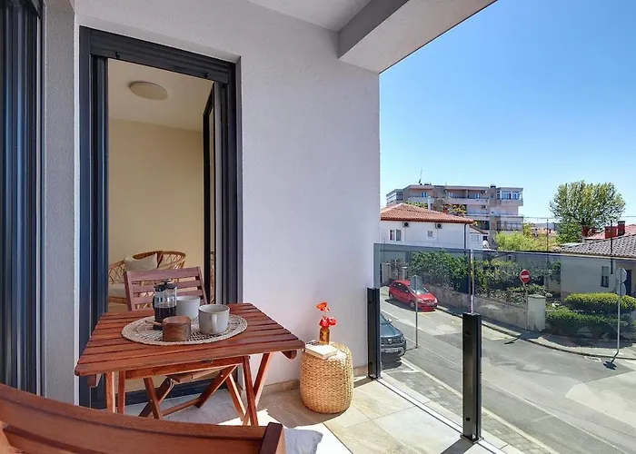 Splendeur - Modern With Private Parking Апартаменти