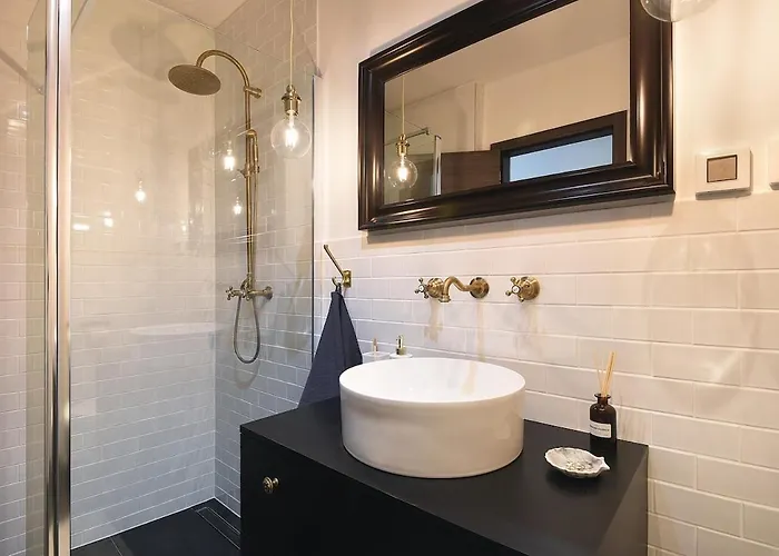 Apartment Splendeur - Modern With Private Parking *