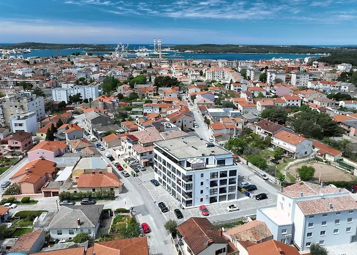 Splendeur - Modern With Private Parking *