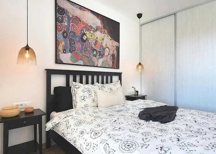 Splendeur - Modern With Private Parking