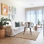 Splendeur - Modern With Private Parking Apartment *