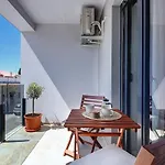 Splendeur - Modern With Private Parking Apartment *
